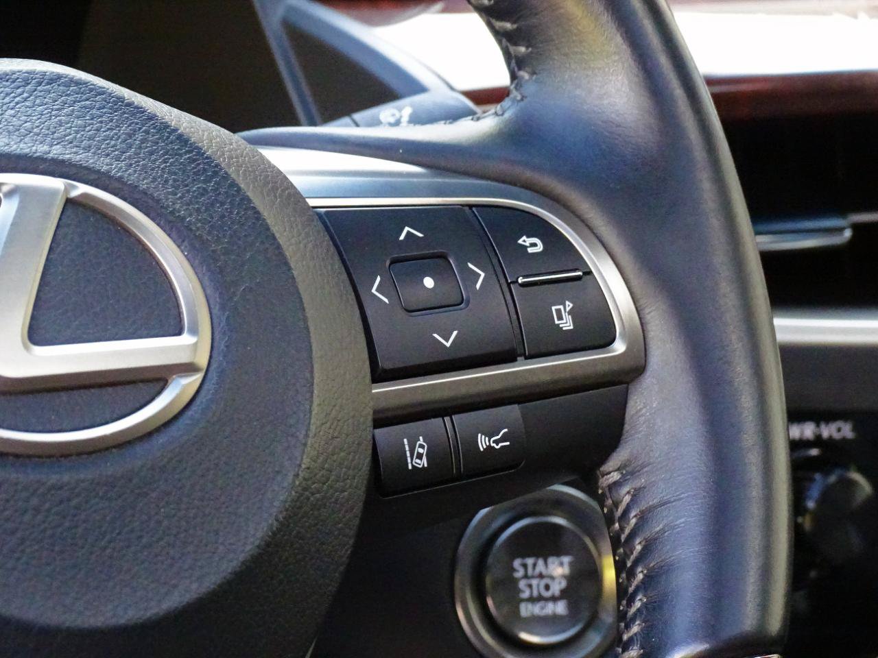 Used 2019 Lexus LX 570 4WD w/ Luxury Package image 22