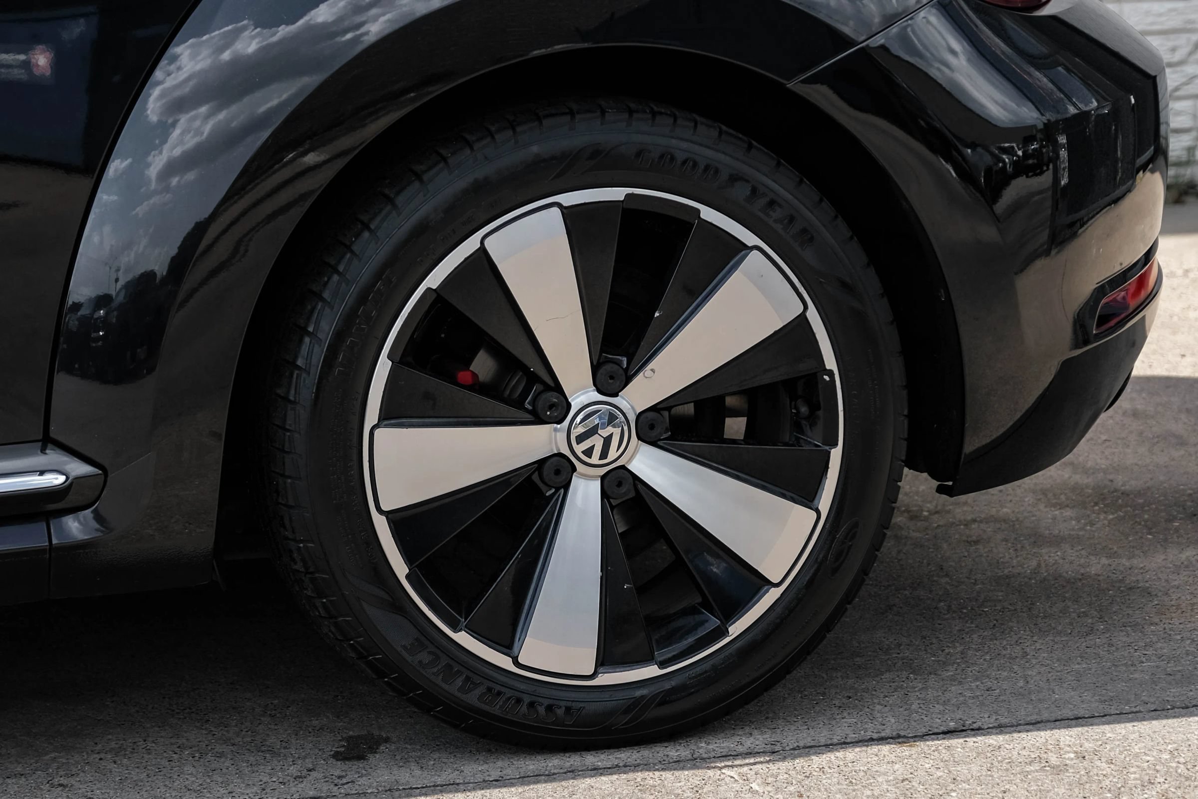 Used 2016 Volkswagen Beetle R-Line SE FWD image 45