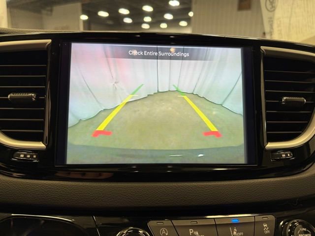 Used 2024 Chrysler Pacifica Touring-L image 19