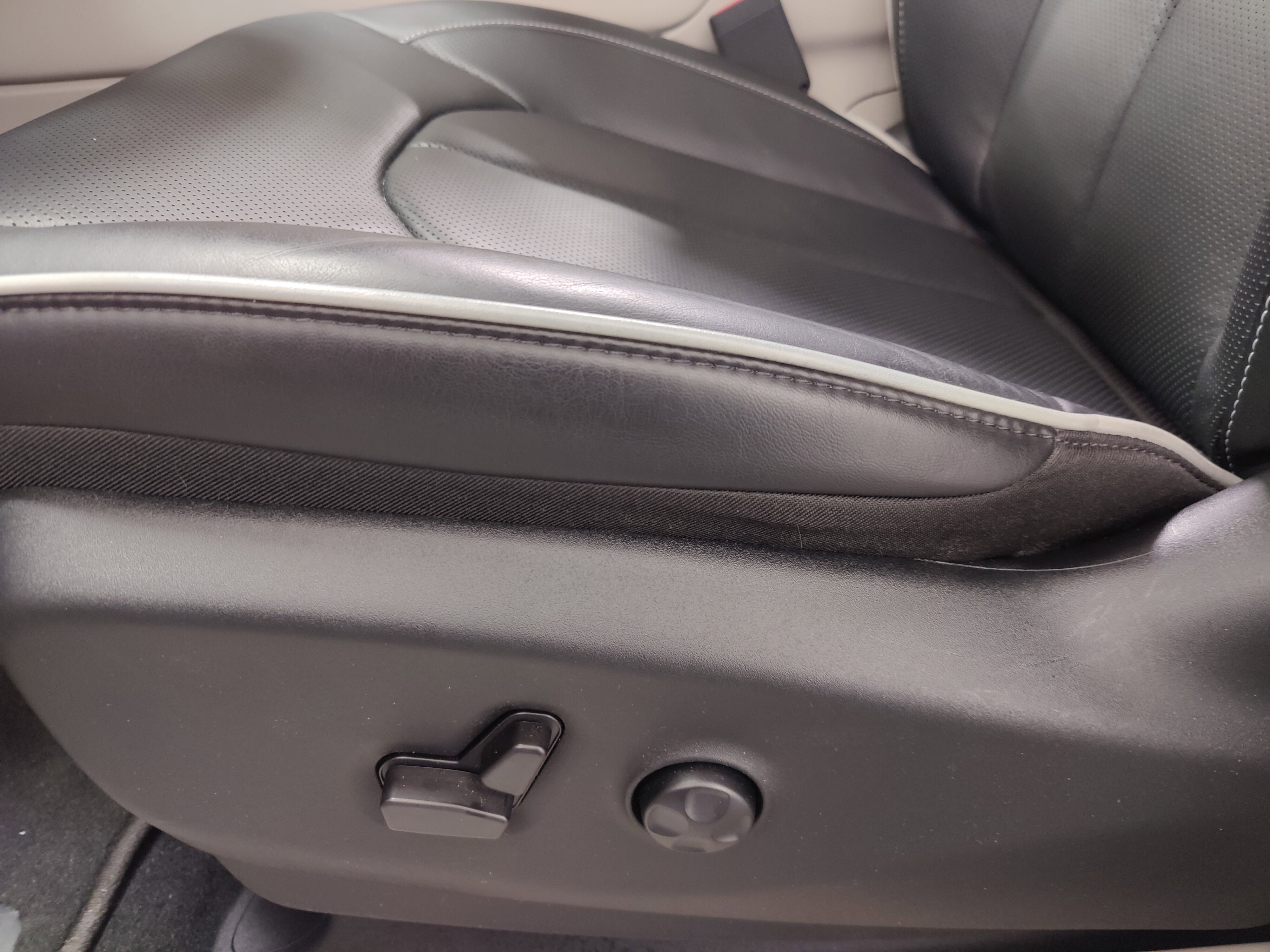 Used 2024 Chrysler Pacifica Limited image 20