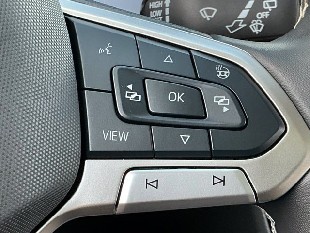 Certified 2024 Volkswagen Taos SE w/ Panoramic Sunroof Package AWD/4WD image 31