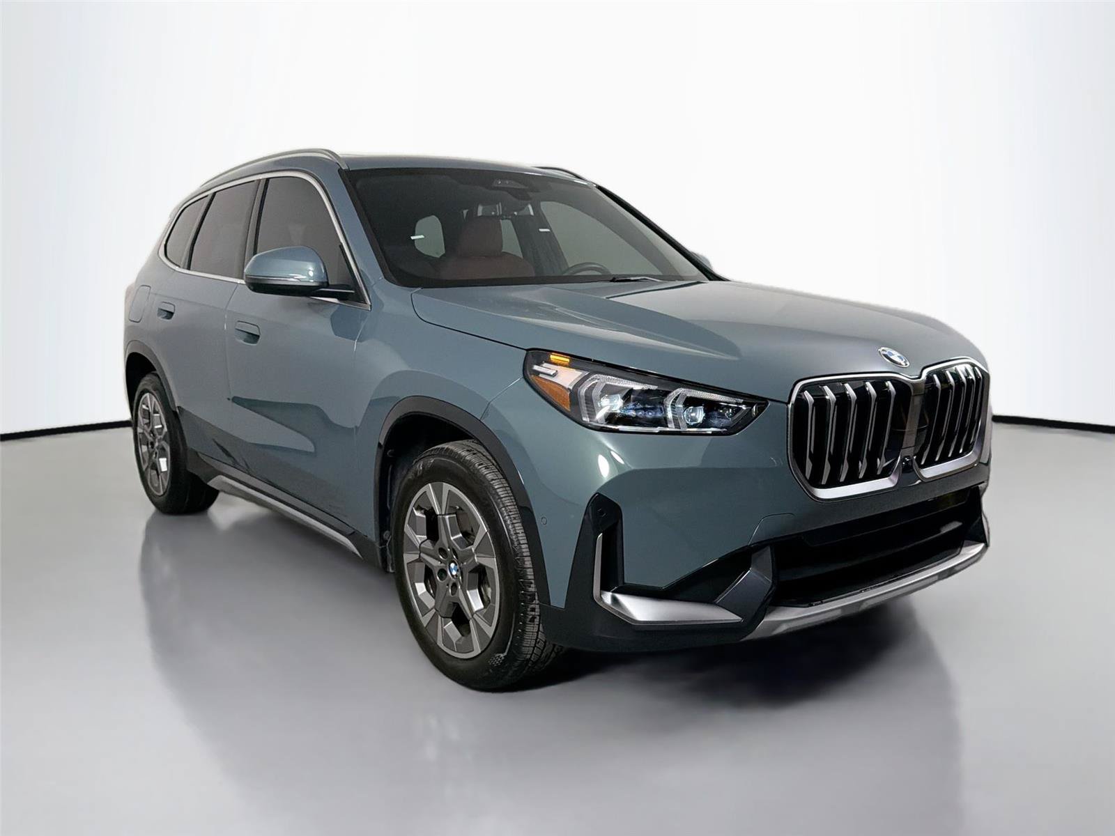 Used 2026 BMW X1 xDrive28i w/ Technology Package AWD/4WD image 4