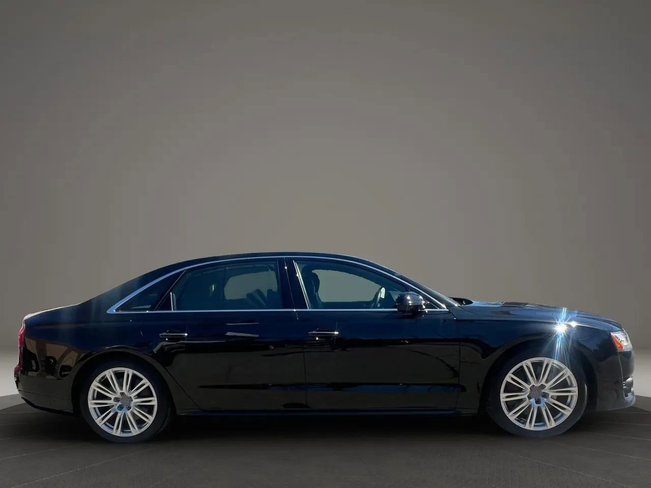 Used 2016 Audi A8 L 4.0T image 4