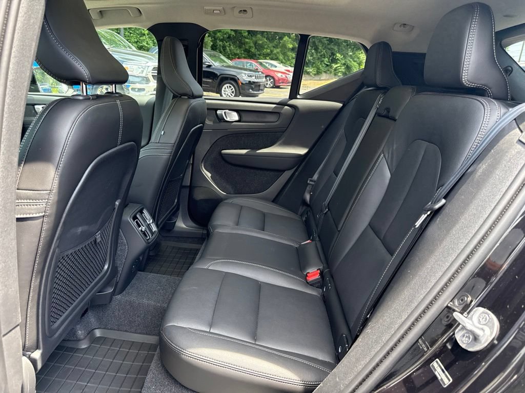 Used 2025 Volvo XC40 B5 Plus w/ Protection Package Premier AWD/4WD image 12
