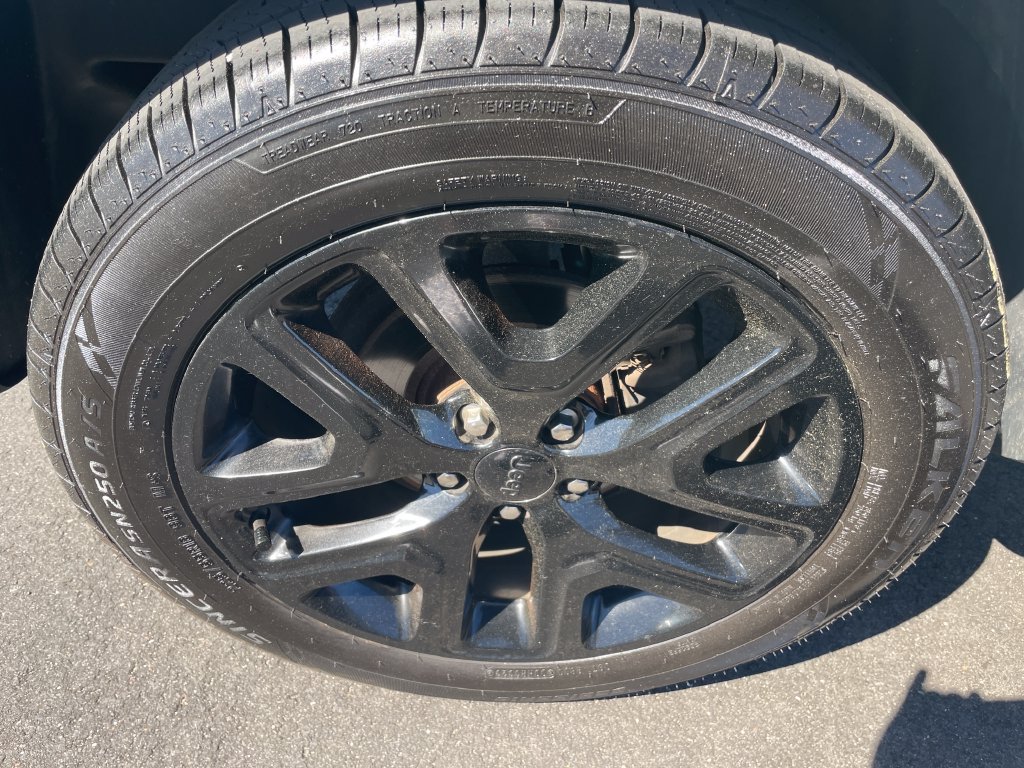 Certified 2017 Jeep Renegade Altitude AWD/4WD image 28