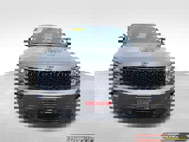 Used 2019 Jeep Grand Cherokee Altitude image 2