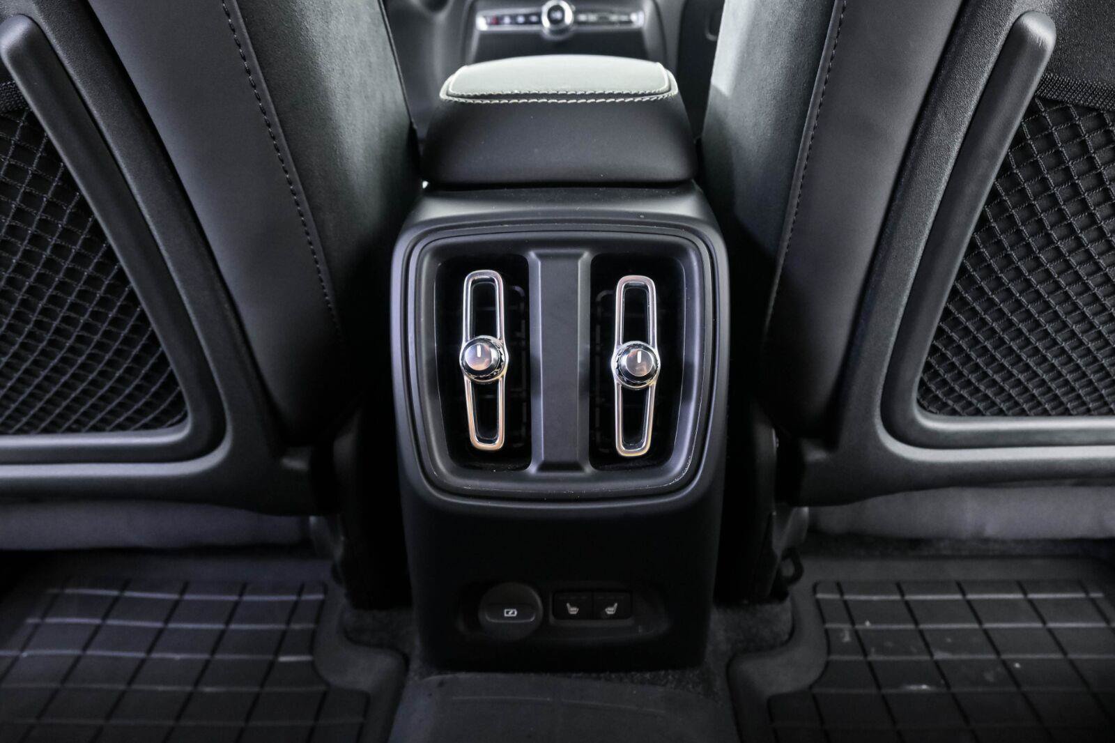Certified 2024 Volvo C40 Recharge Ultimate AWD/4WD image 21