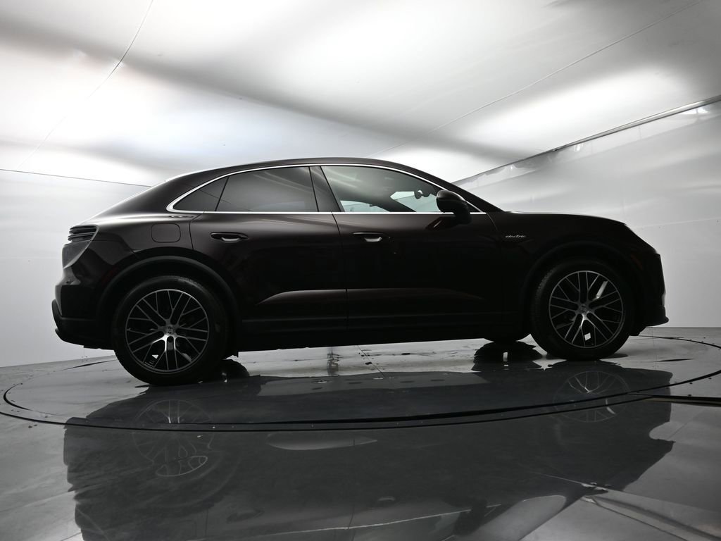 Certified 2025 Porsche Macan 4 Electric image 53