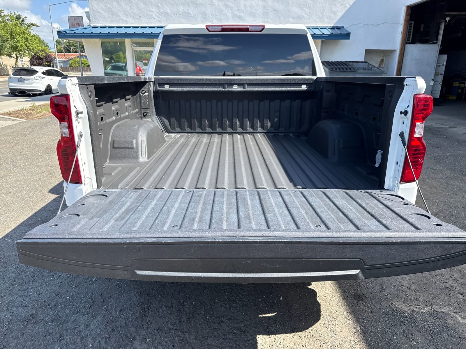 Used 2023 Chevrolet Silverado 1500 LT AWD/4WD image 23