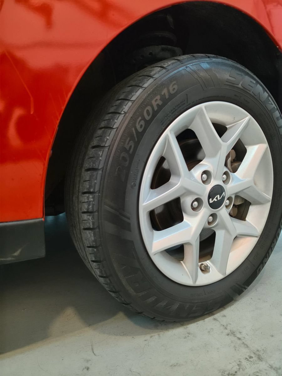 Used 2024 Kia Soul LX w/ LX Technology Package FWD image 12