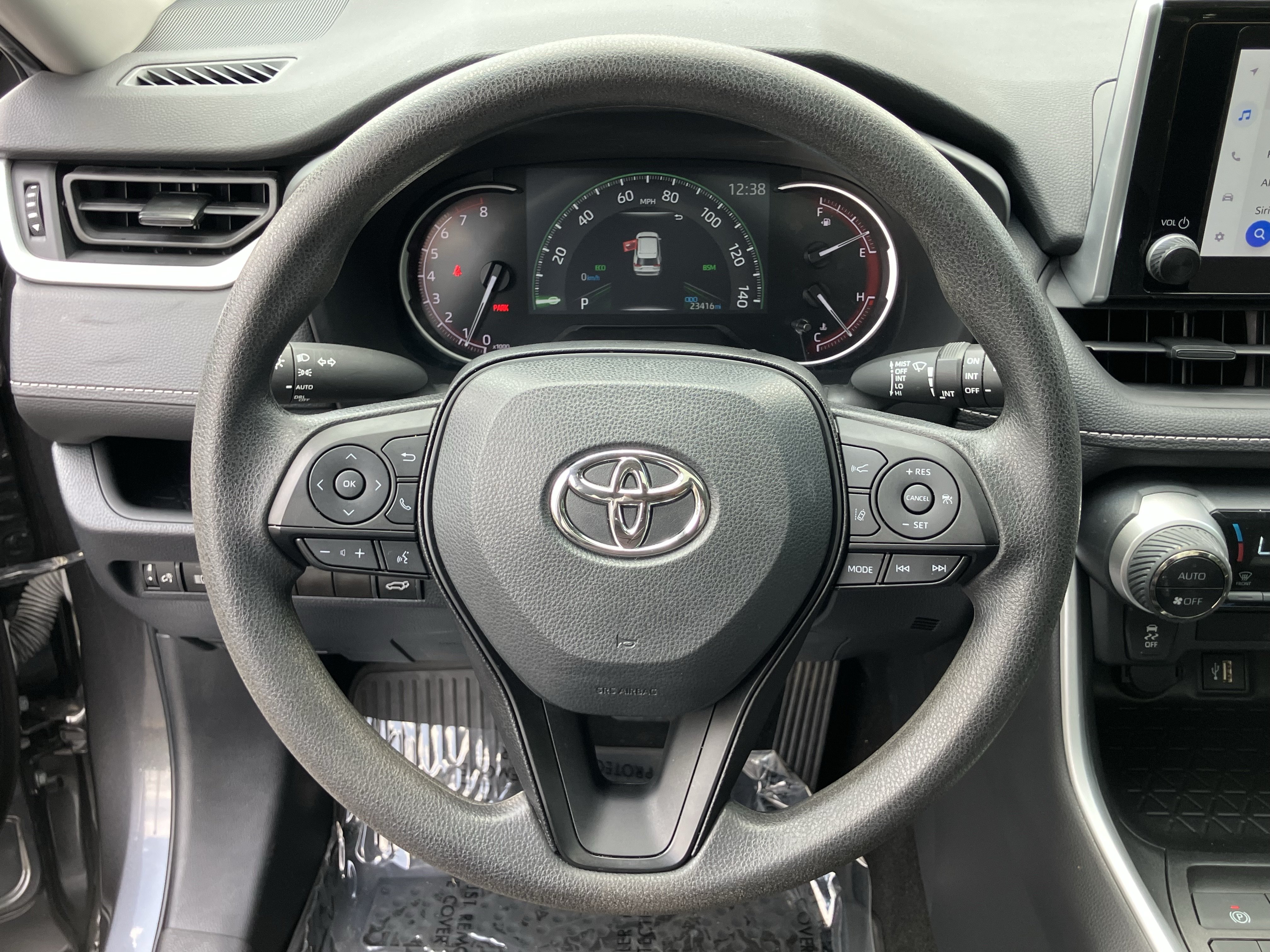 Used 2023 Toyota RAV4 XLE w/ Convenience Package FWD image 20