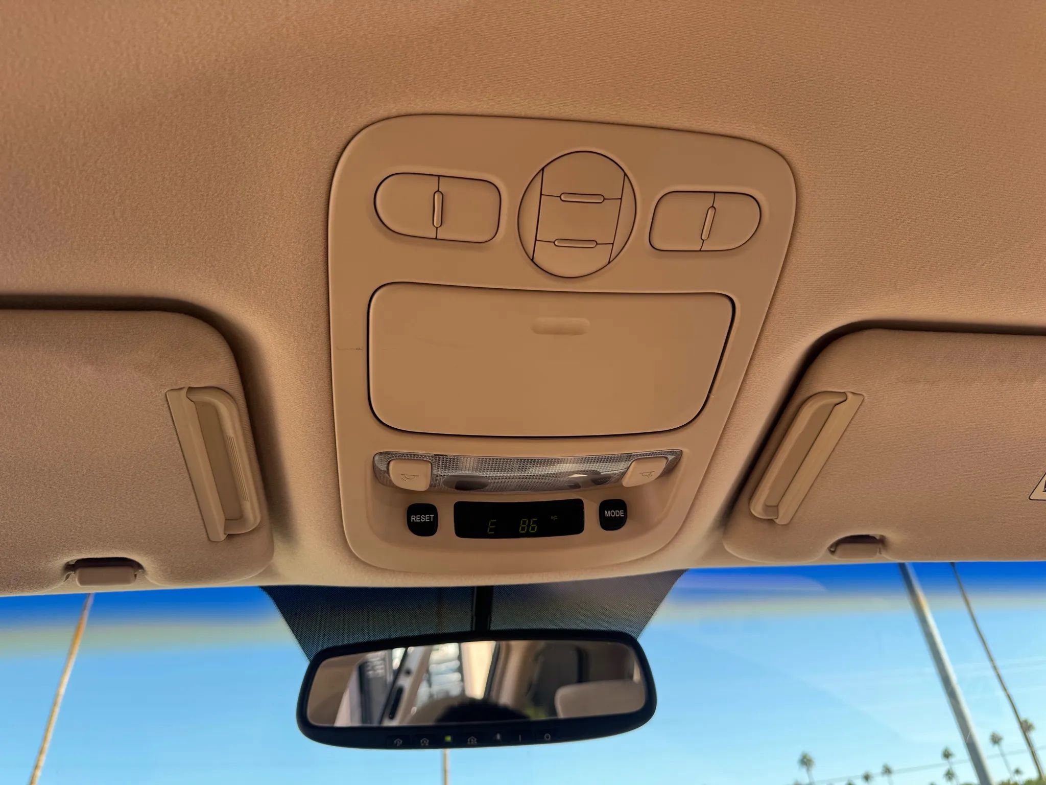 Used 2007 Kia Sedona EX image 28