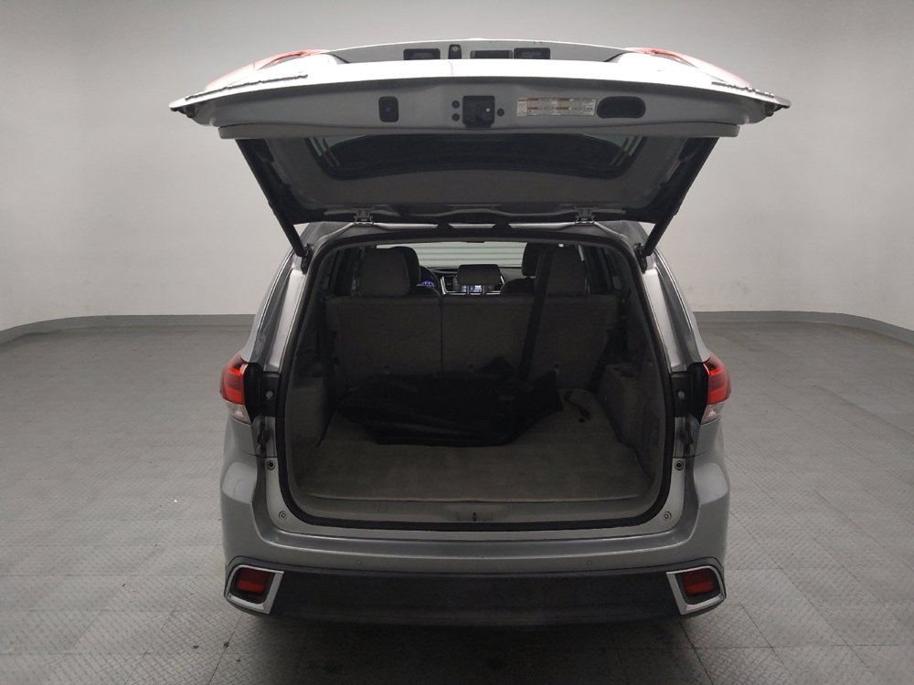 Used 2019 Toyota Highlander Limited FWD image 29