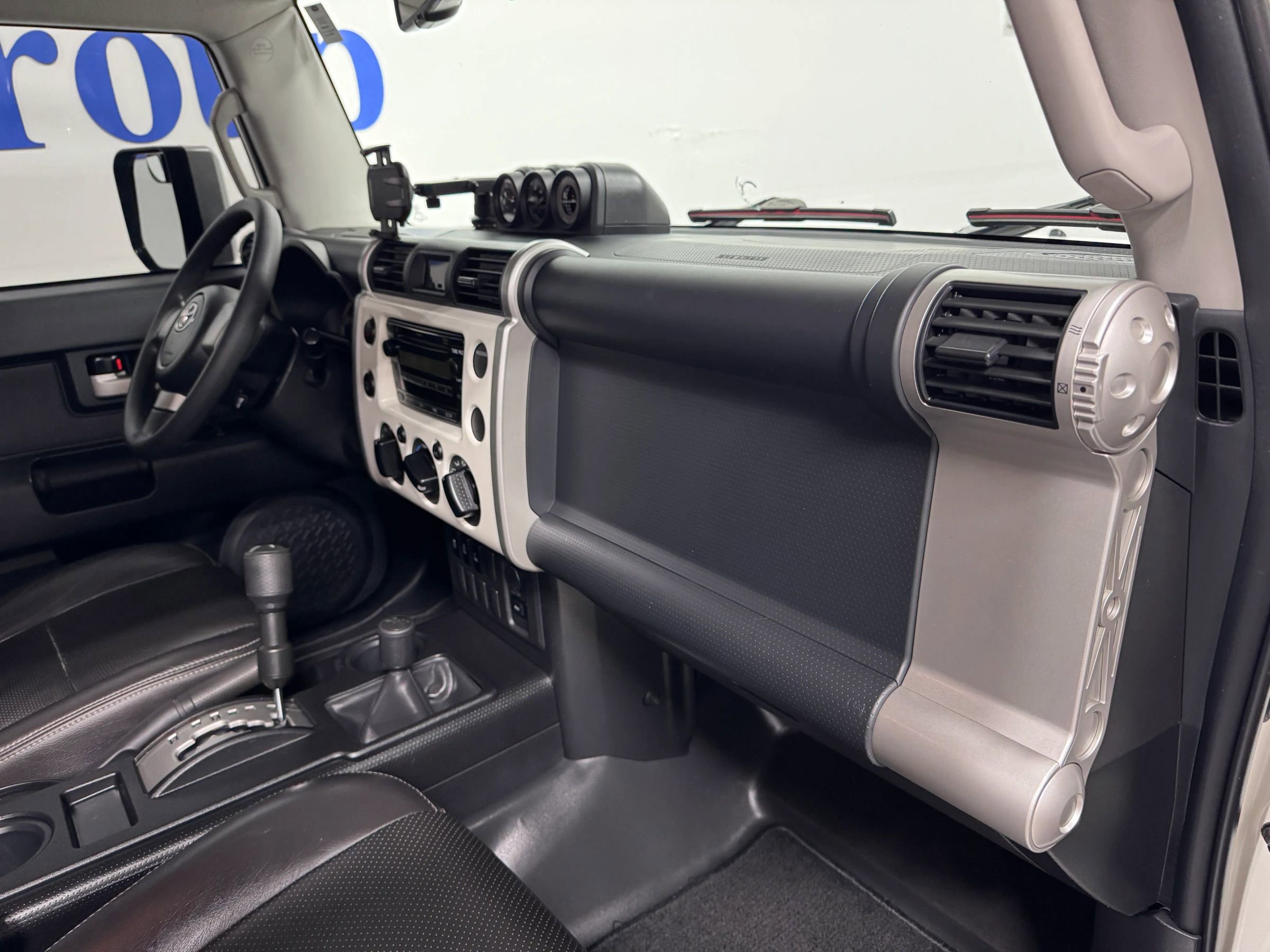 Used 2010 Toyota FJ Cruiser Sport Utility 2D AWD/4WD image 14