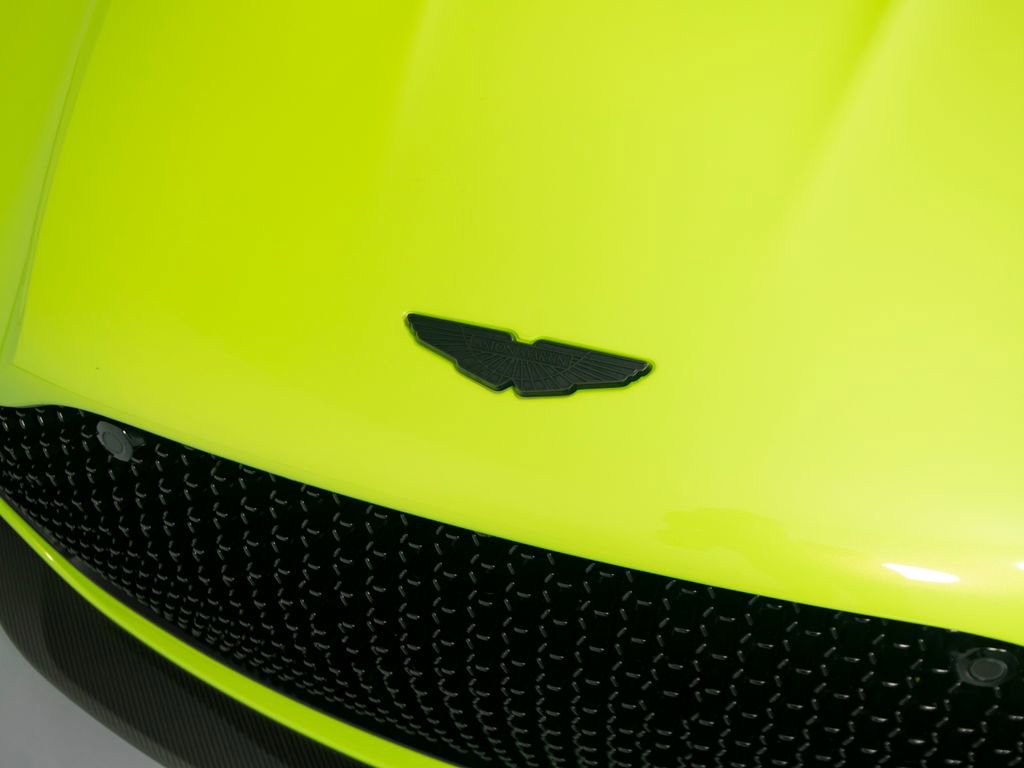 Used 2022 Aston Martin DBS Superleggera RWD image 36
