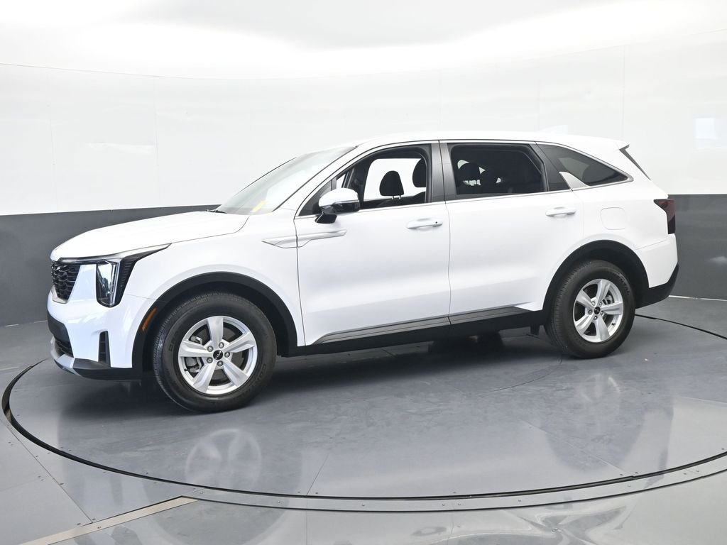 Used 2025 Kia Sorento LX image 2