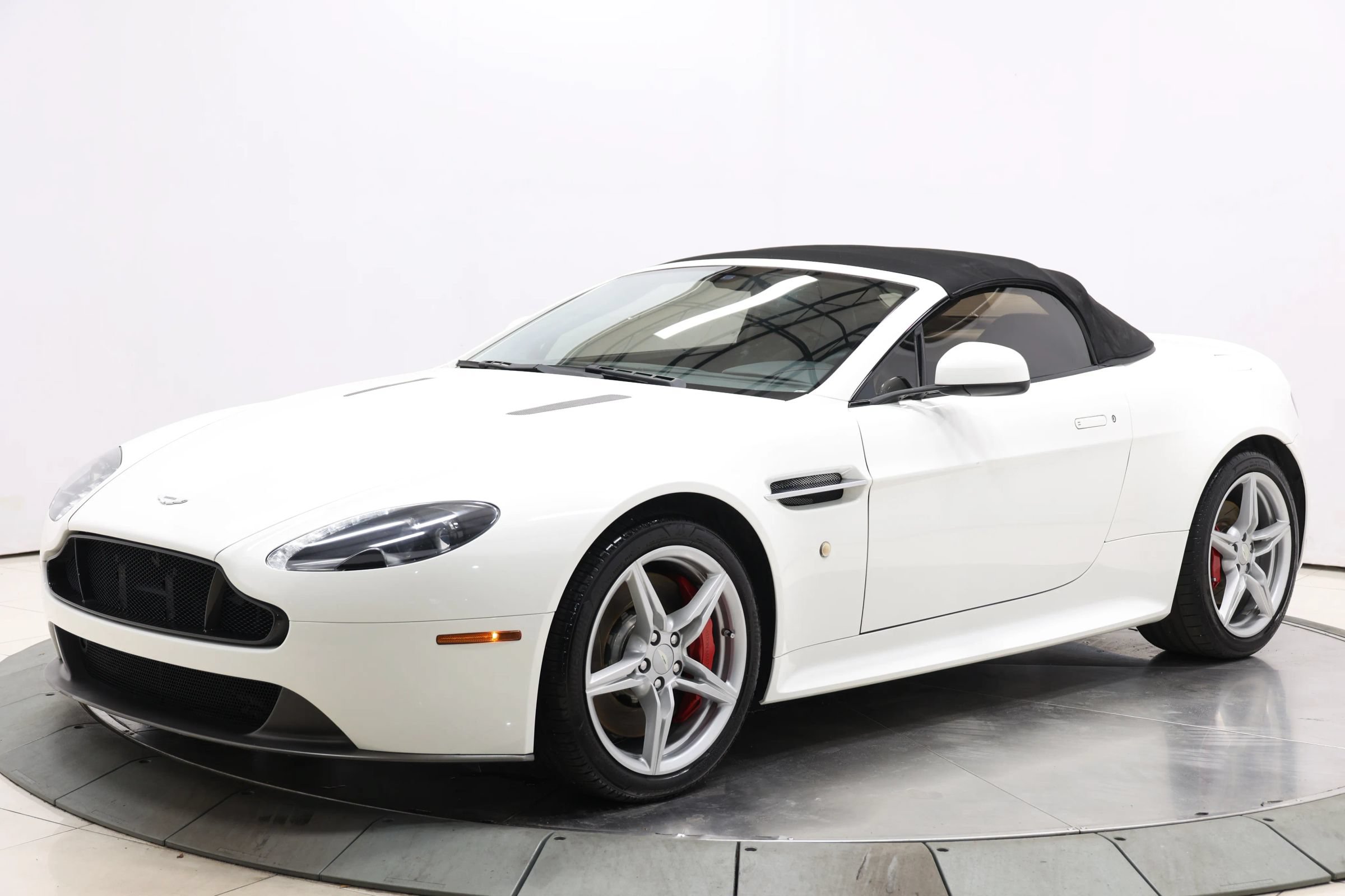 Used 2016 Aston Martin V8 Vantage GT RWD image 77