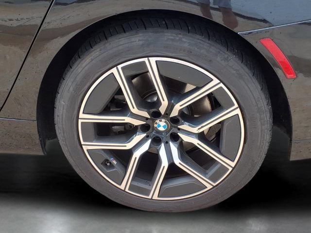 Used 2025 BMW 740i xDrive AWD/4WD image 31