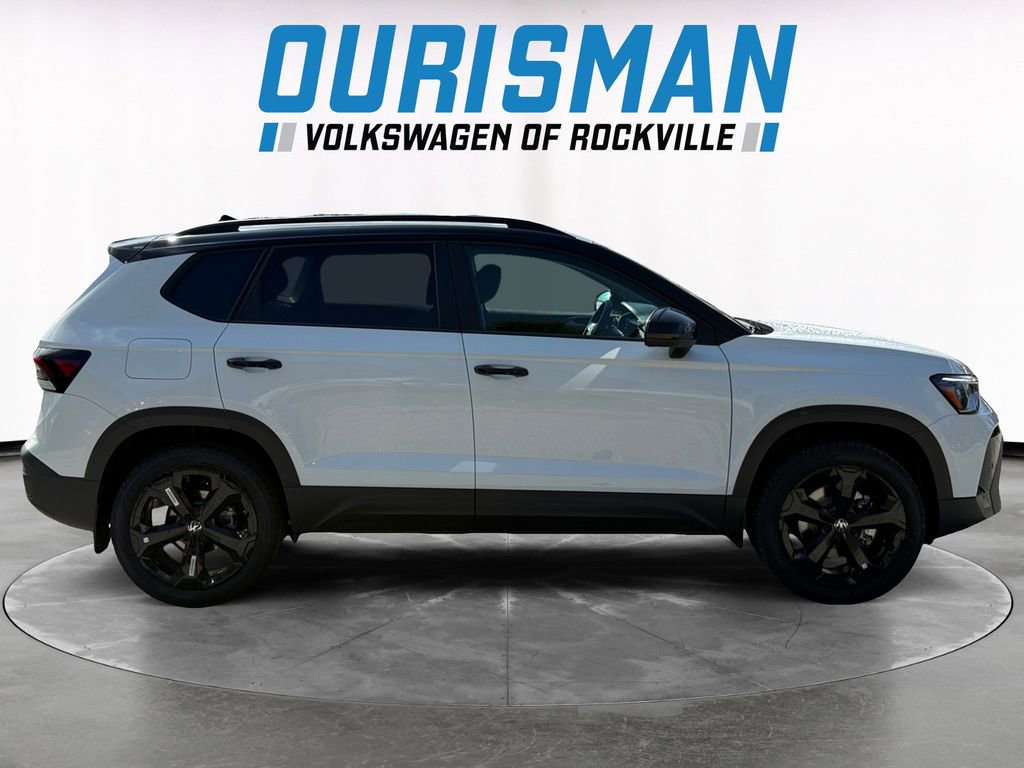 New 2025 Volkswagen Taos SE image 7