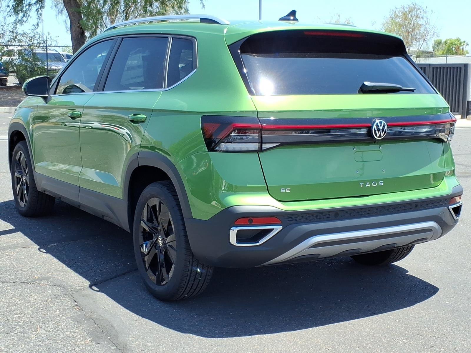 New 2026 Volkswagen Taos SE FWD image 5
