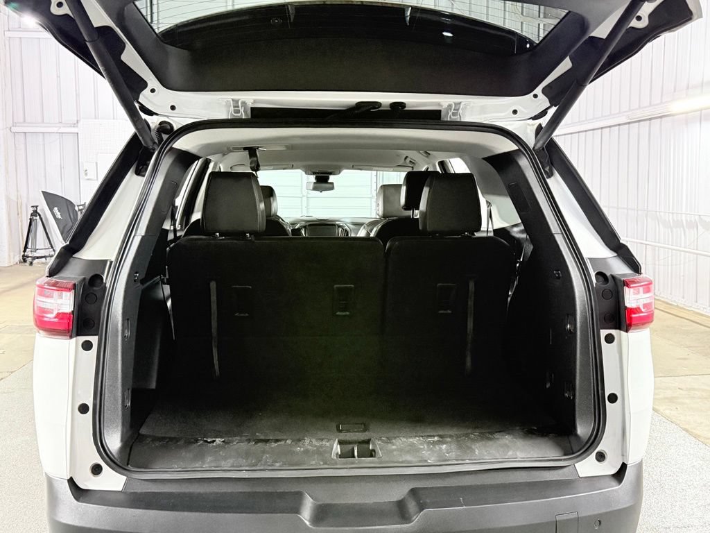 Used 2020 Chevrolet Traverse RS FWD image 23