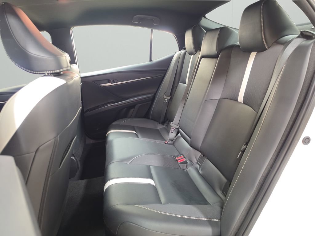 Used 2025 Toyota Camry SE image 13