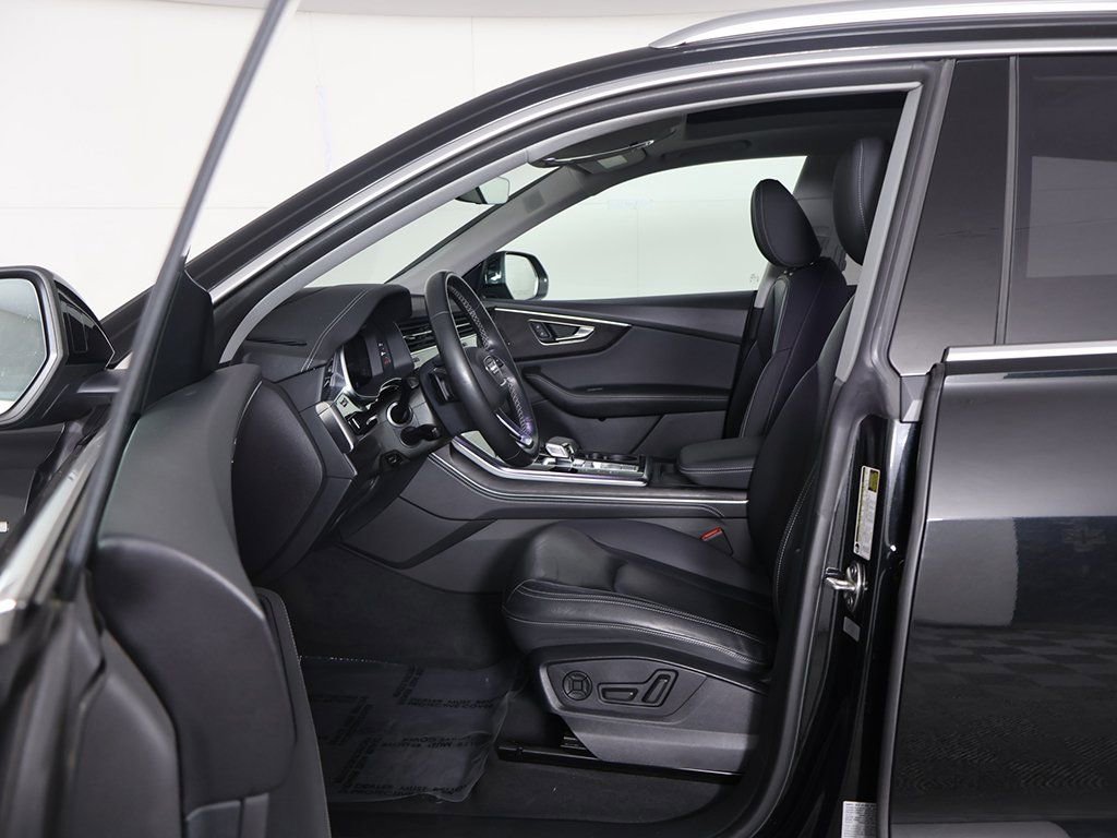 Used 2023 Audi Q8 Prestige w/ Prestige Package image 31