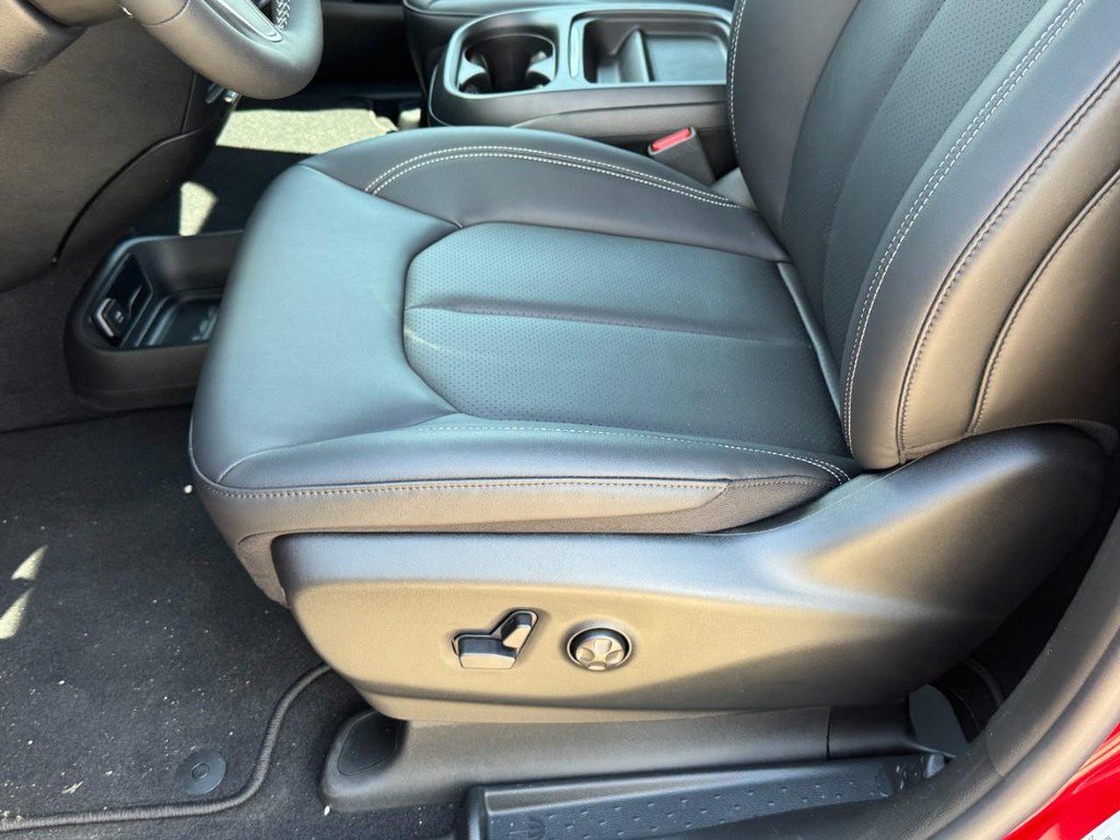New 2027 Chrysler Pacifica Select FWD image 20