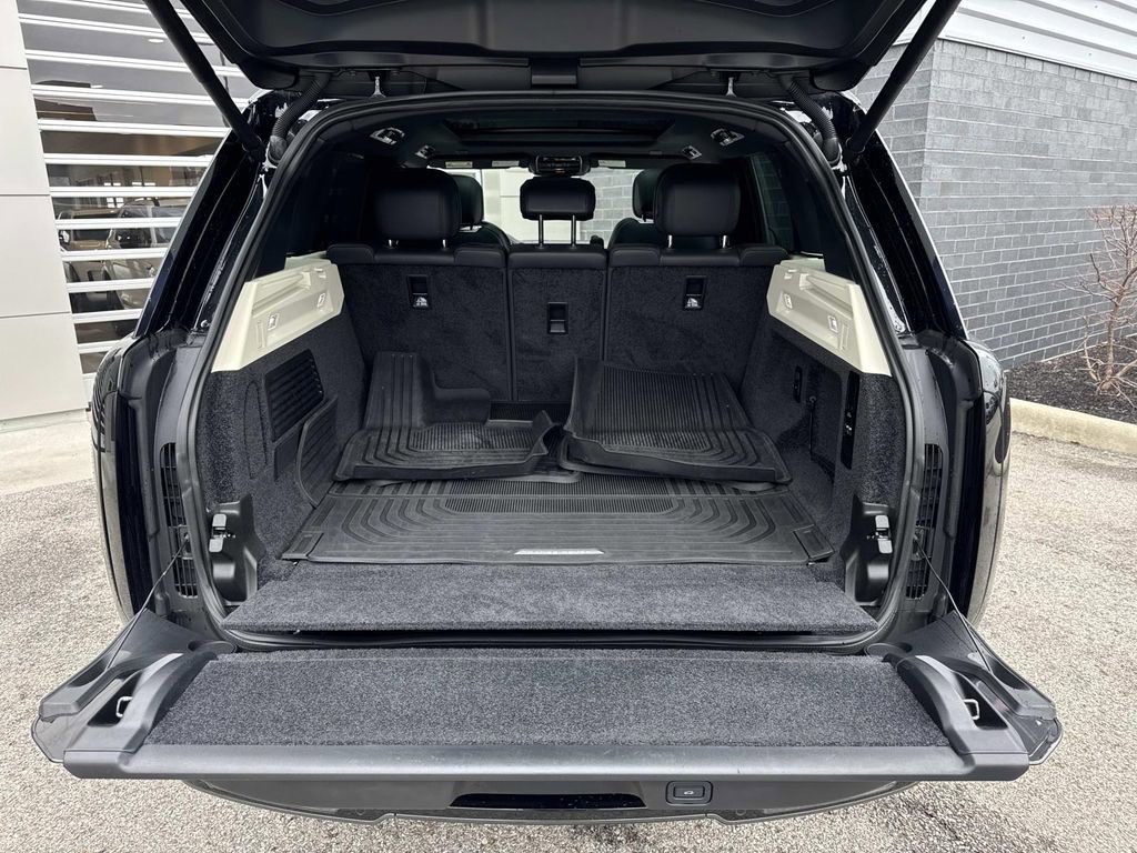 Certified 2023 Land Rover Range Rover SE image 6