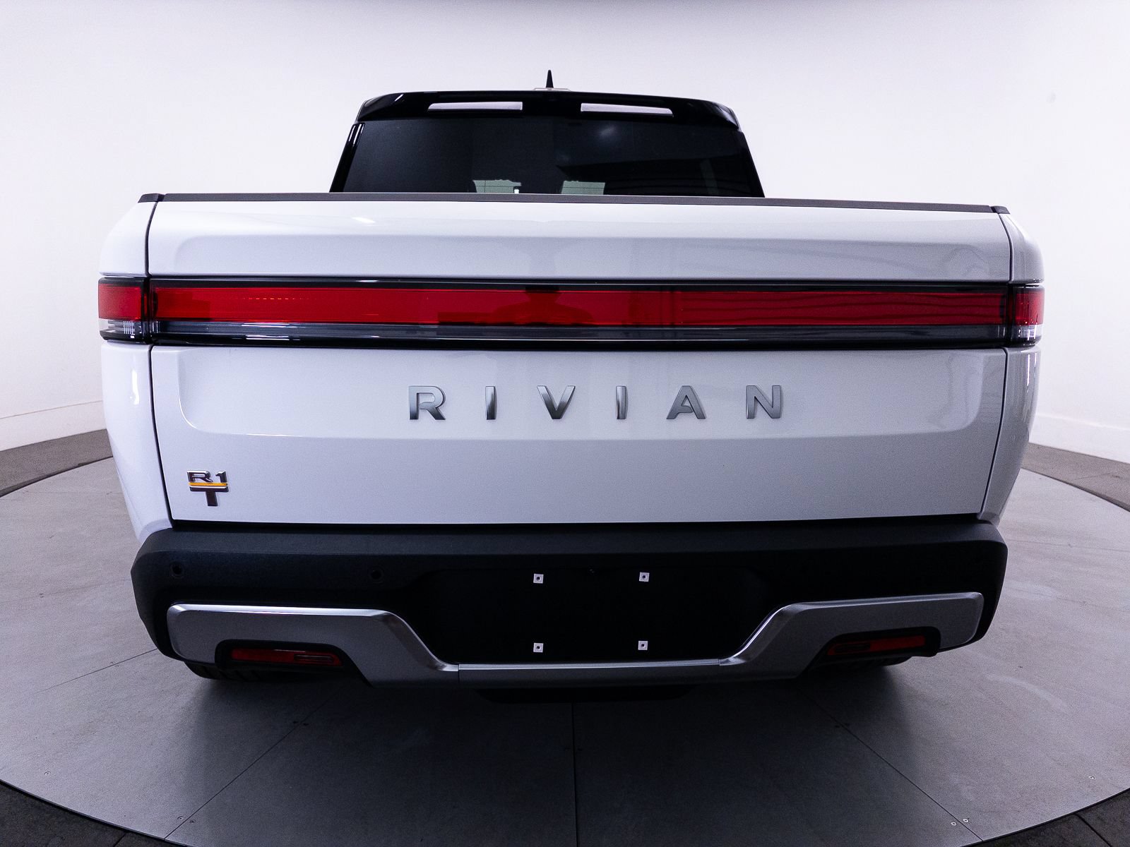 Used 2023 Rivian R1T Adventure AWD/4WD image 17