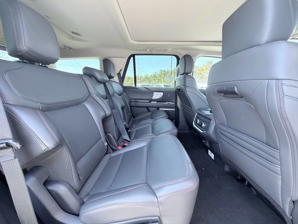 Used 2025 Ford Expedition Active AWD/4WD image 28