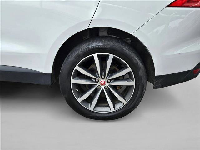 Used 2019 Jaguar F-PACE Prestige image 27
