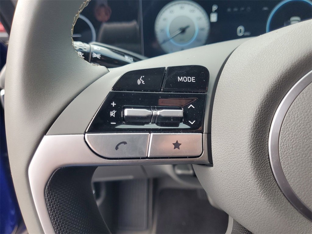 Used 2025 Hyundai Elantra SEL image 21