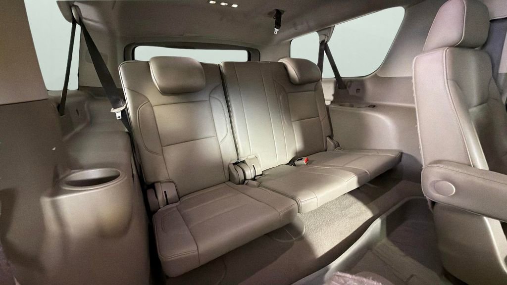 Used 2019 Chevrolet Suburban LT w/ Luxury Package RWD image 35