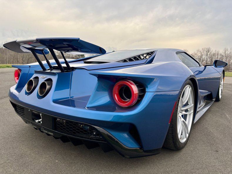 Used 2022 Ford GT RWD image 9