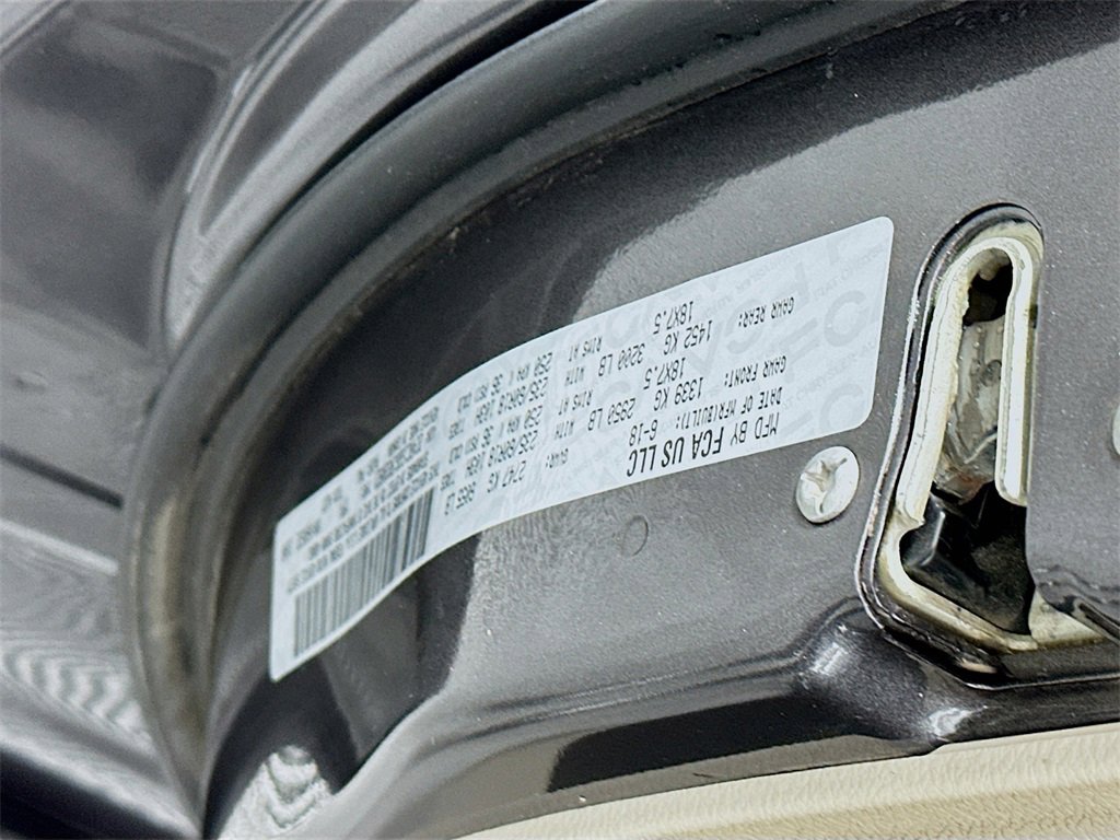 Used 2018 Chrysler Pacifica Limited image 35