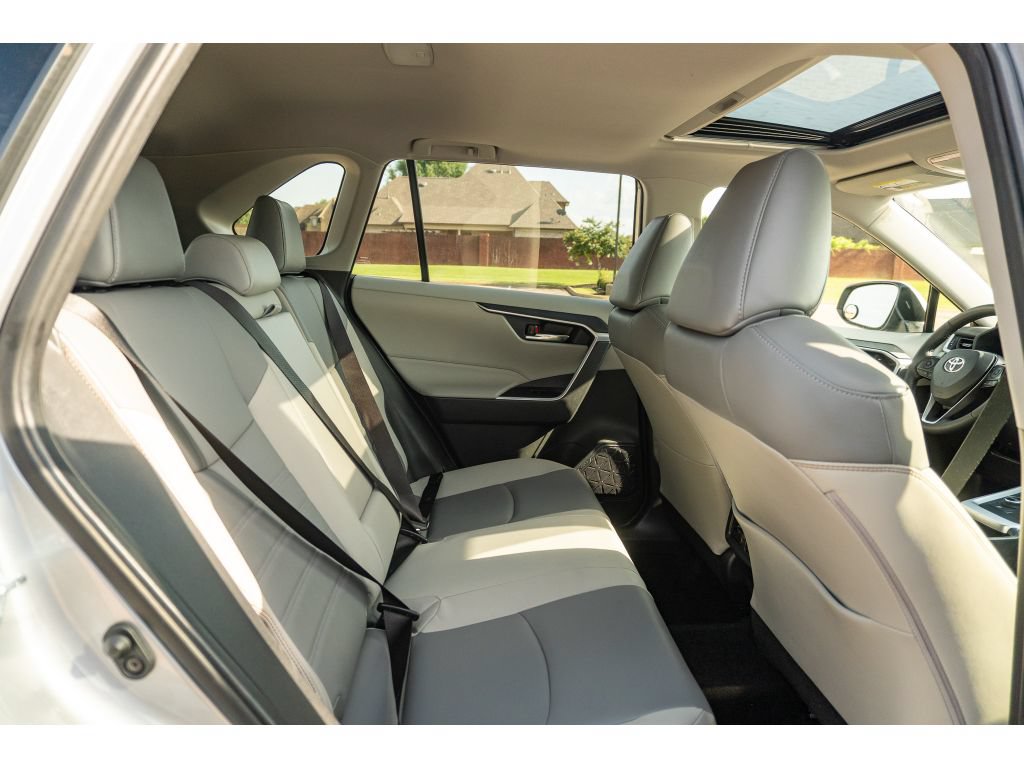 Used 2022 Toyota RAV4 XLE Premium AWD/4WD image 18