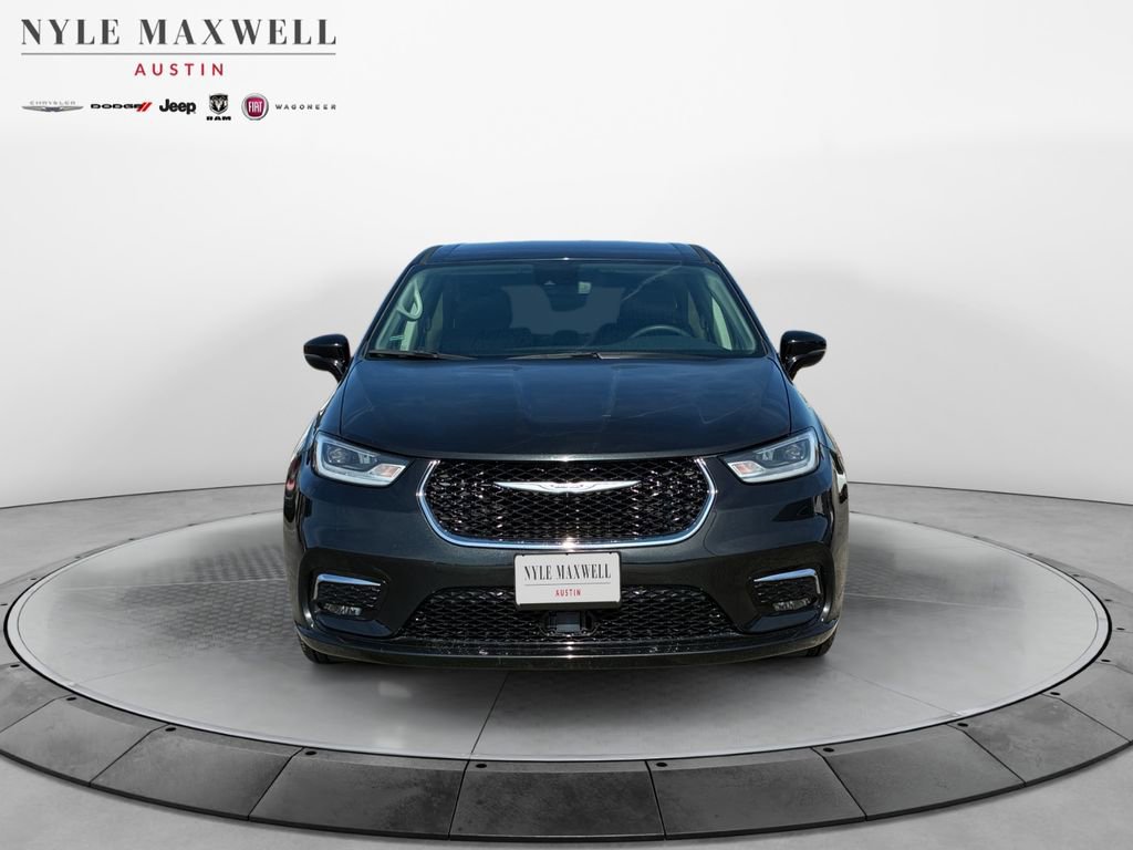 Used 2024 Chrysler Pacifica Select image 18