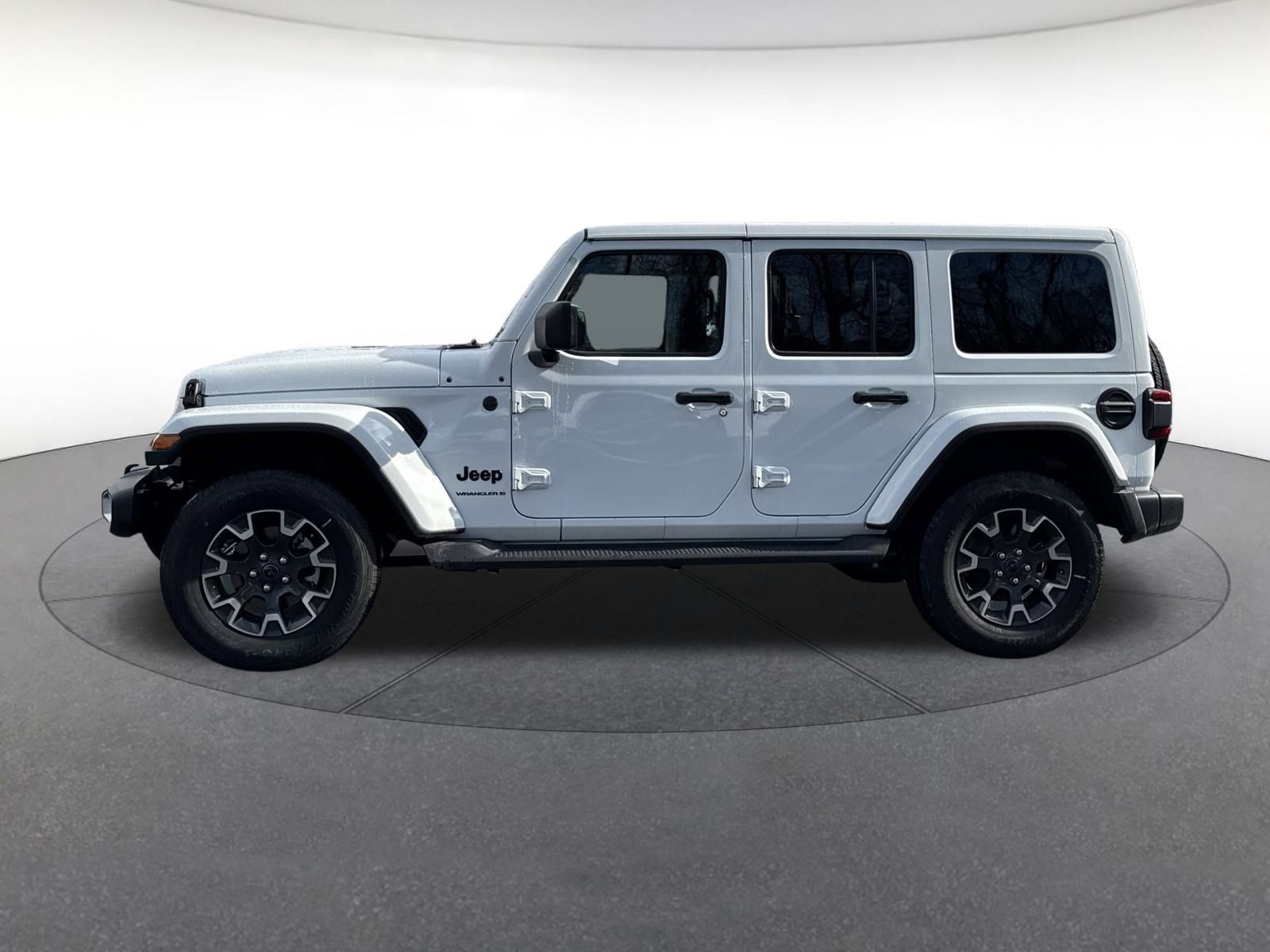 New 2026 Jeep Wrangler Unlimited Sahara AWD/4WD image 2