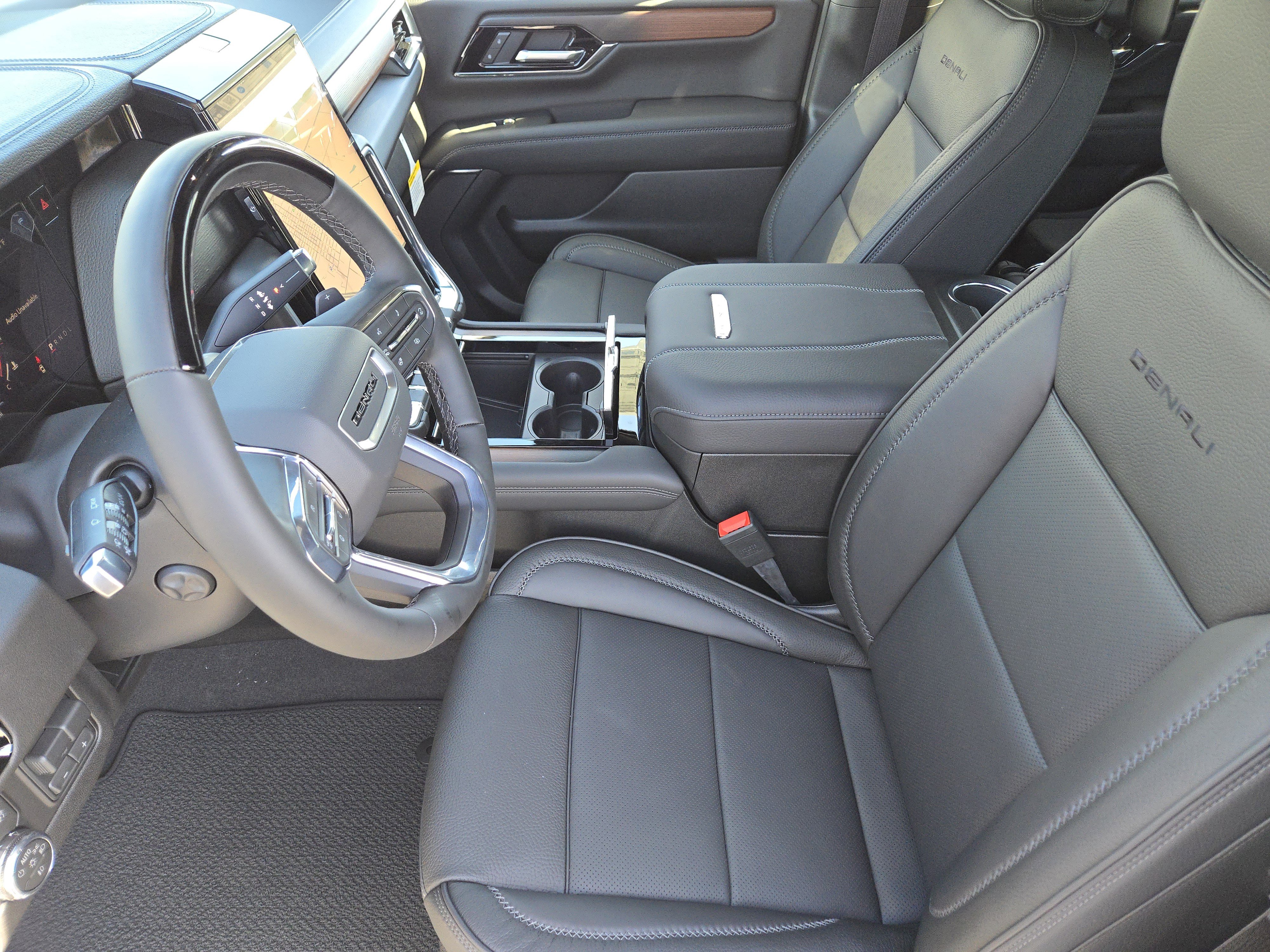 New 2026 GMC Yukon XL Denali w/ Denali Reserve Package image 11