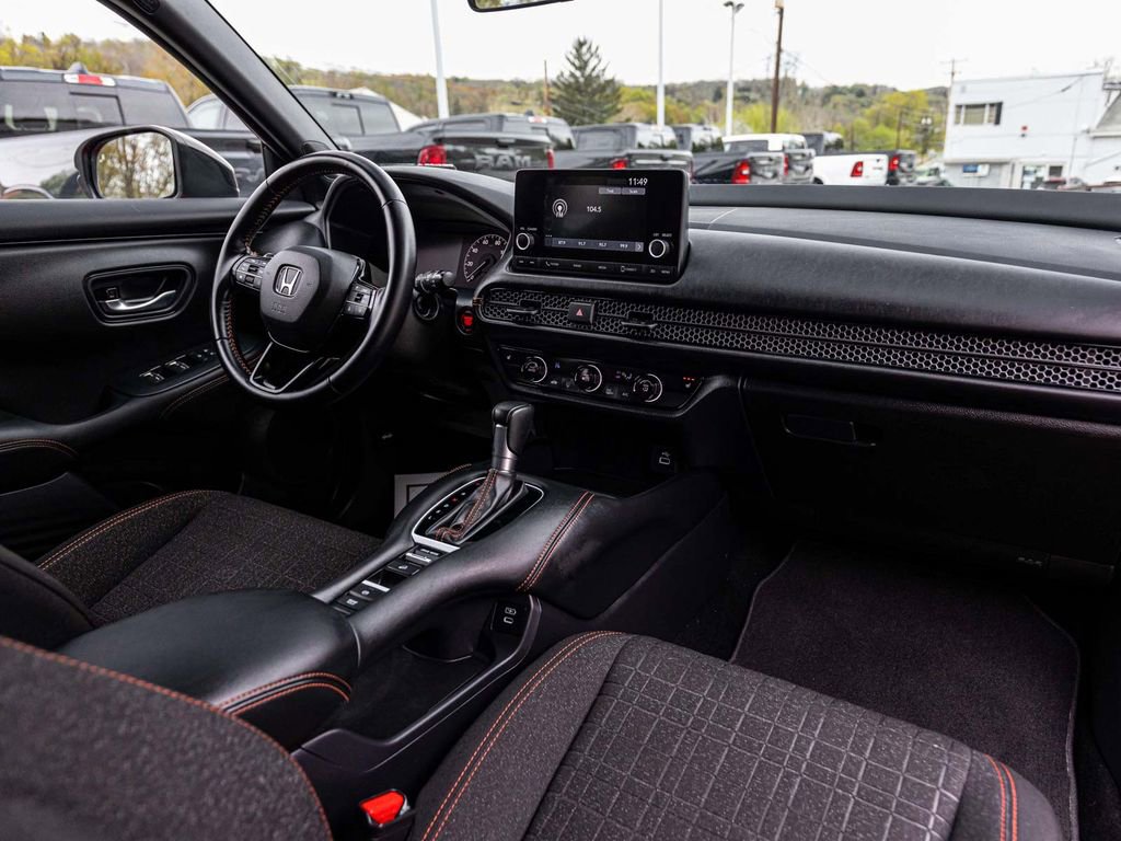 Used 2025 Honda HR-V Sport image 30