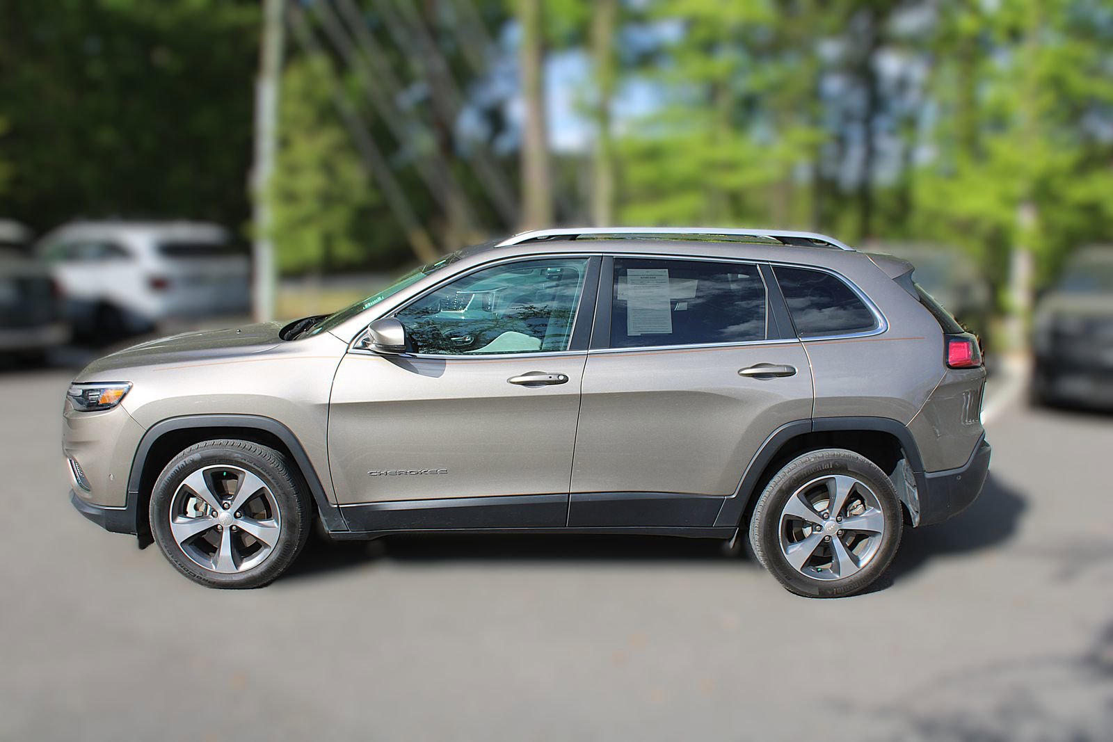 Used 2019 Jeep Cherokee Limited w/ Technology Group image 5