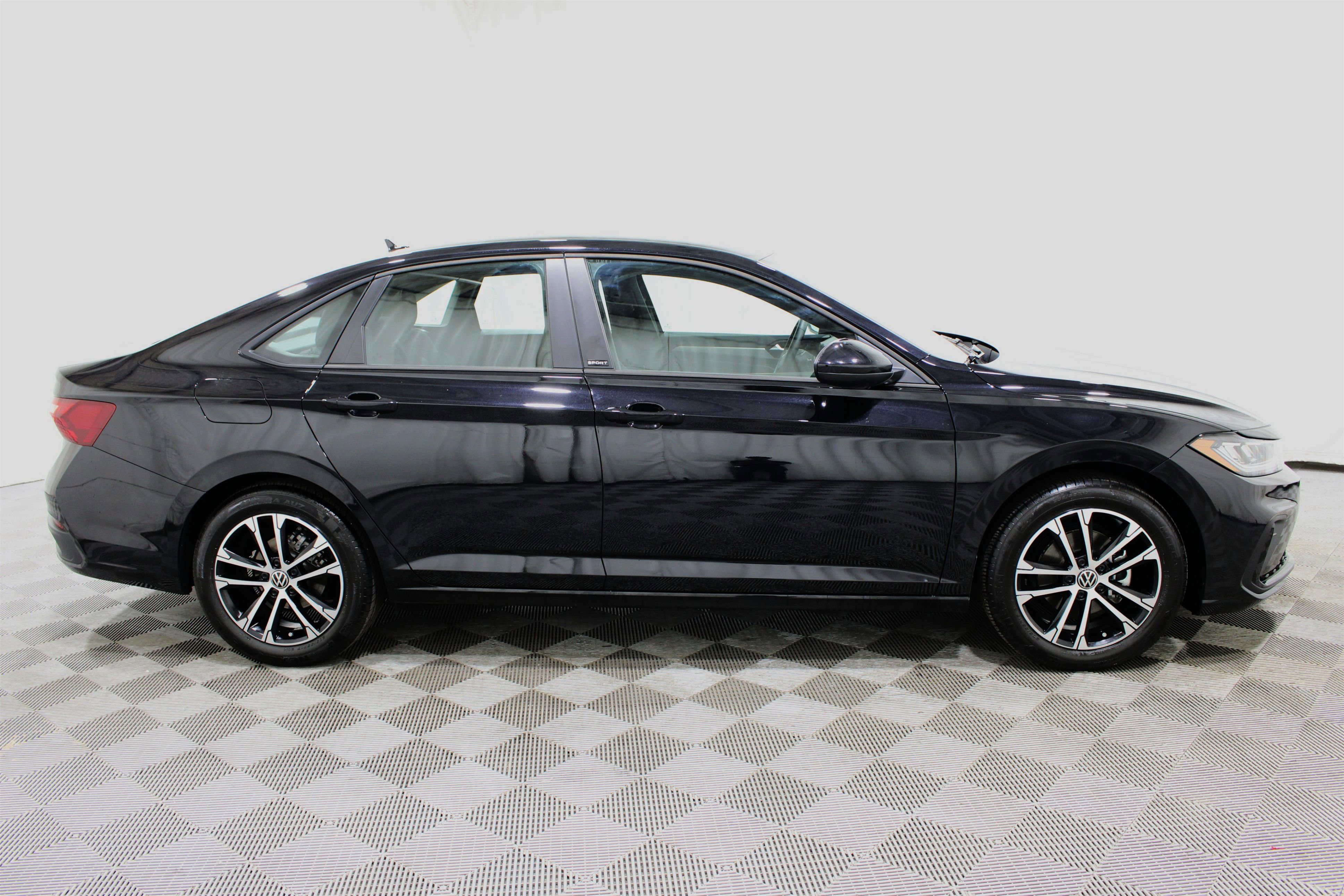 Used 2025 Volkswagen Jetta Sport FWD image 29