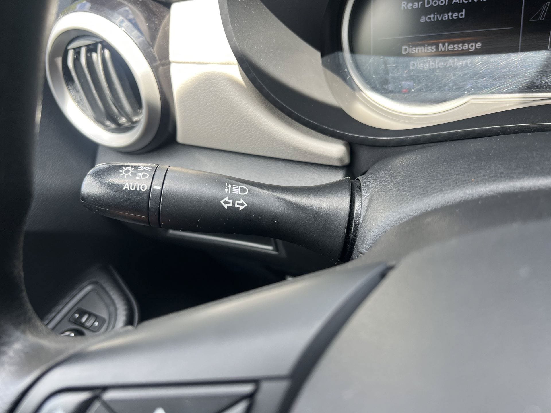 Used 2022 Nissan Versa SV FWD image 10