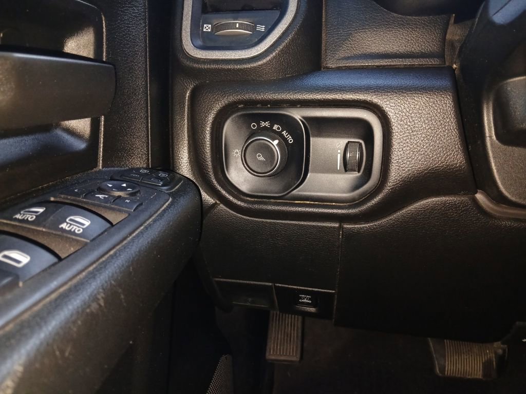 Used 2024 RAM 2500 Tradesman w/ Chrome Appearance Group image 13