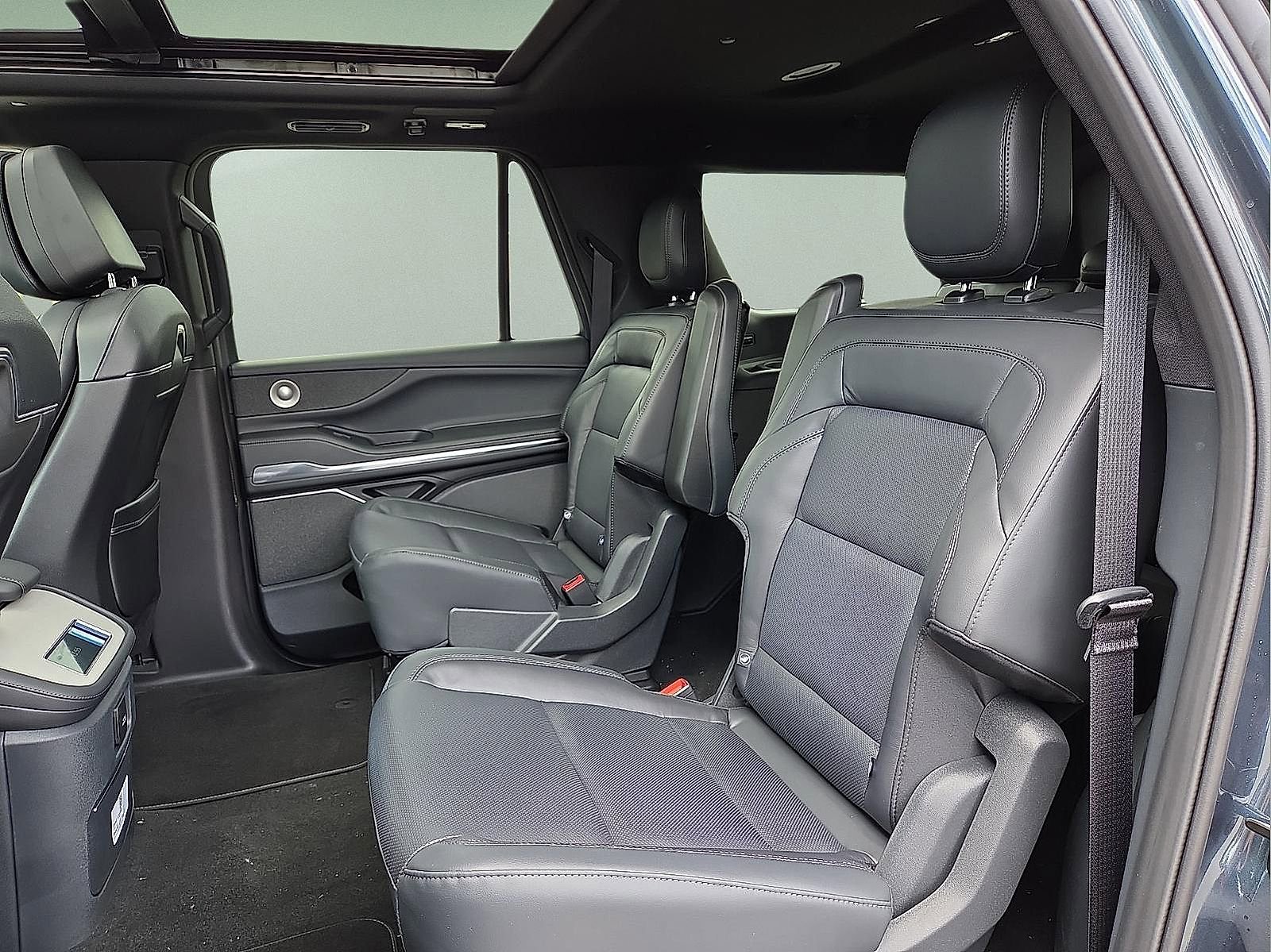 New 2026 Lincoln Navigator L Reserve w/ Jet Appearance Package AWD/4WD image 10
