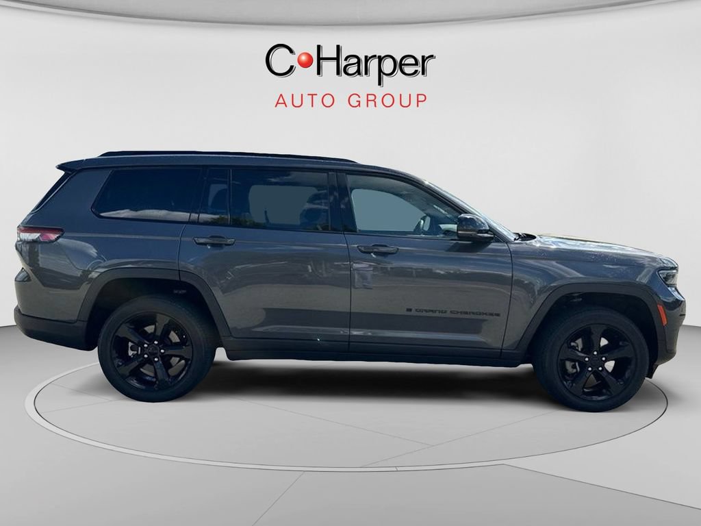 Used 2023 Jeep Grand Cherokee L Laredo AWD/4WD image 2
