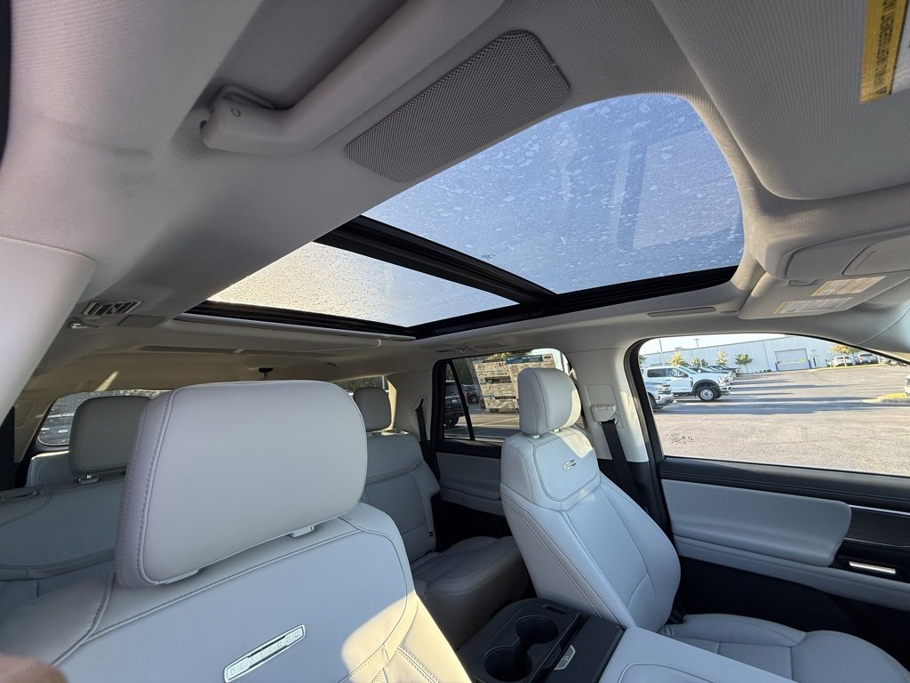 New 2025 Ford Expedition Max Platinum w/ Driver's Package image 34