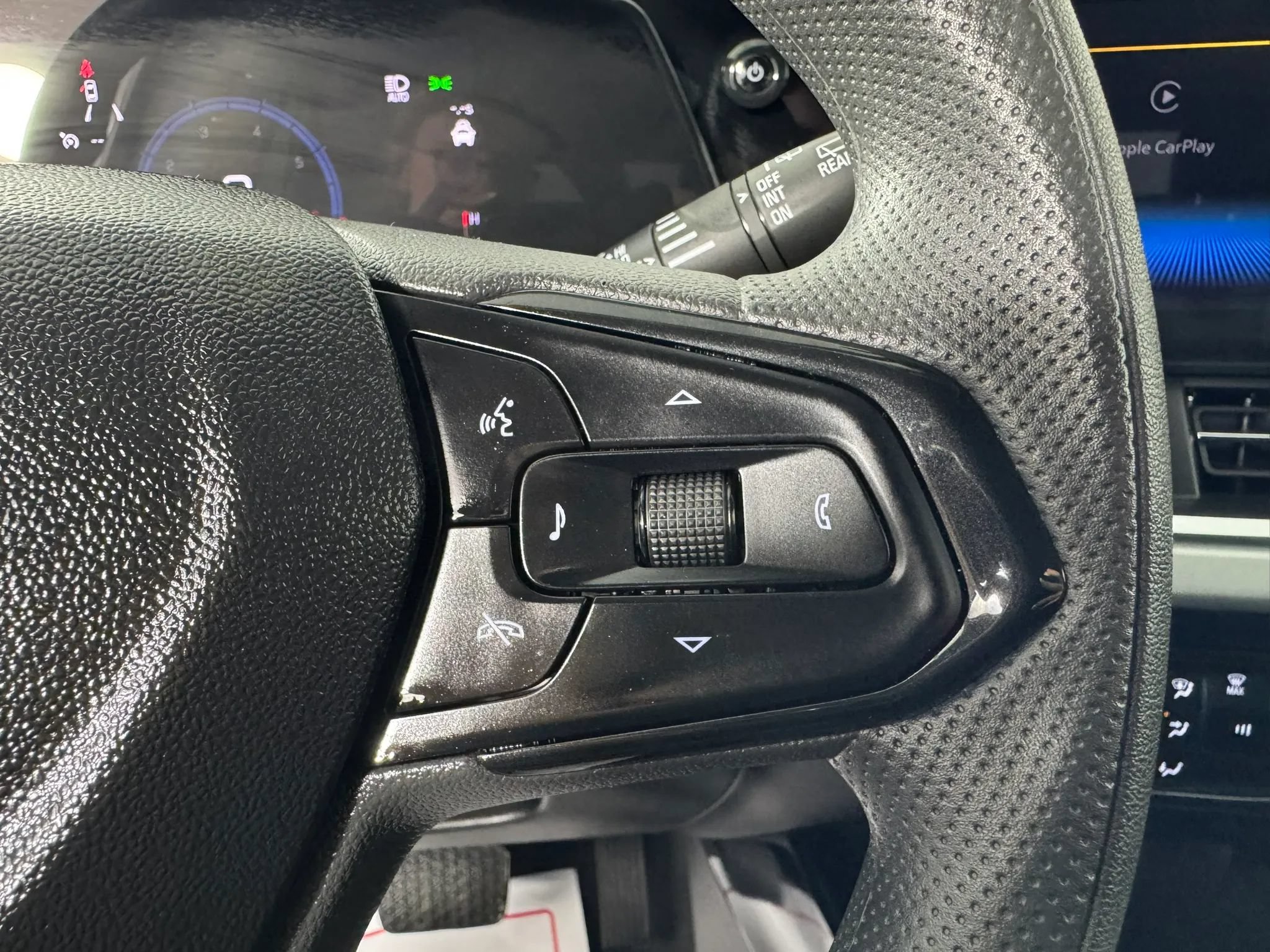 Used 2026 Chevrolet Trax LT FWD image 16