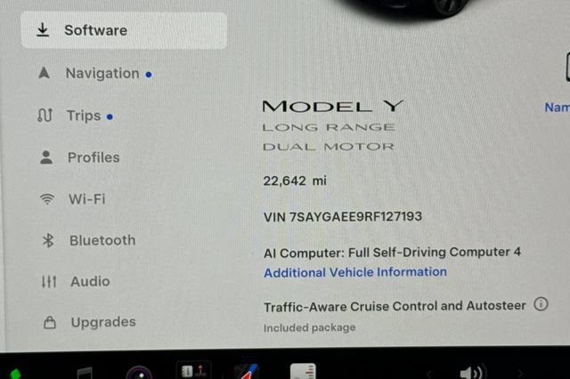 Used 2024 Tesla Model Y Long Range AWD/4WD image 33